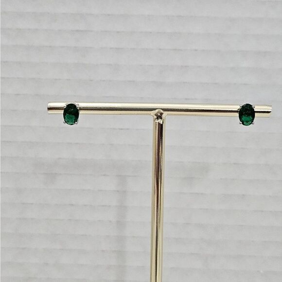 NEW, Created Emerald studs in Sterling Silver. - Picture 1 of 4